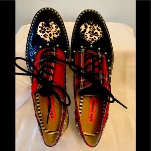 Betsy Johnson 8 1/2 women’s Marti Colorblock Fashion Sneakers